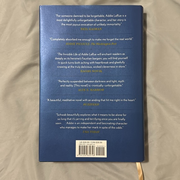 Hardcover special edition The Secret Life of Addie Larue - Picture 5 of 5